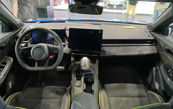Lynk & Co 03 (facelift 2022)-1