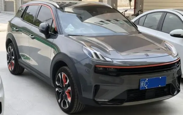 Lynk & Co 06