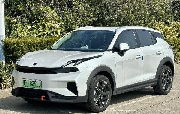 Lynk & Co 06 (facelift 2023)