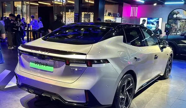 Lynk & Co 07-3