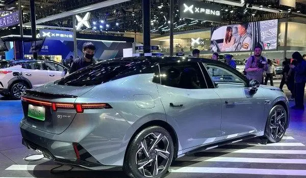 Lynk & Co 07-9