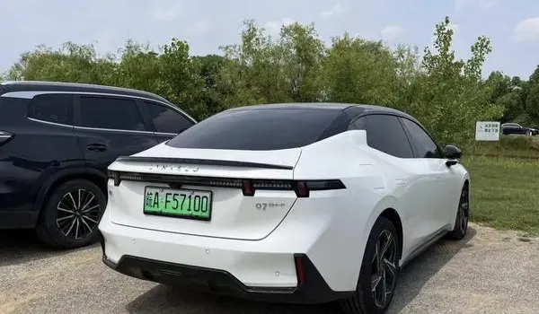 Lynk & Co 07-1