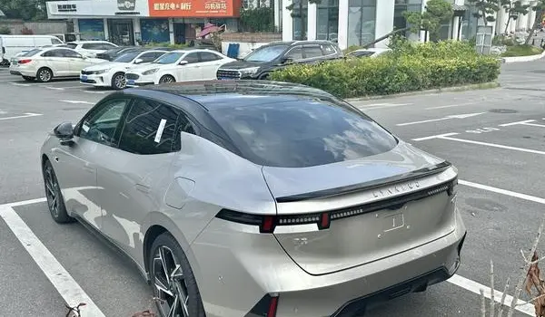 Lynk & Co 07-12