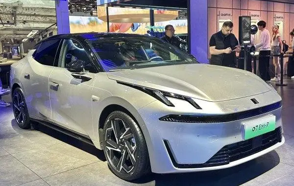 Lynk & Co 07
