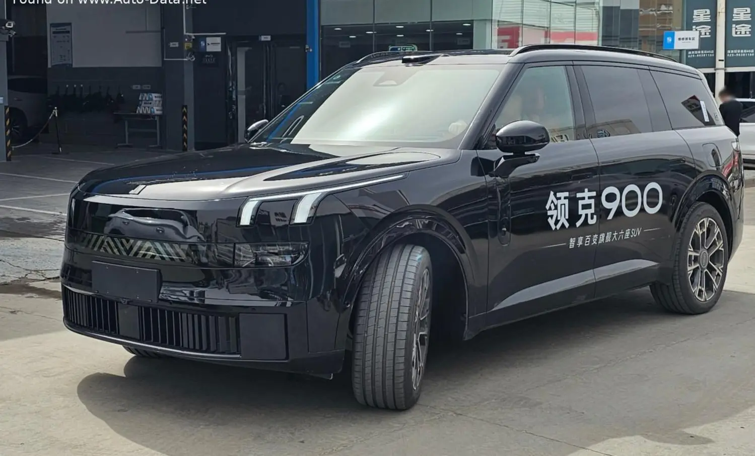Lynk & Co 900-1