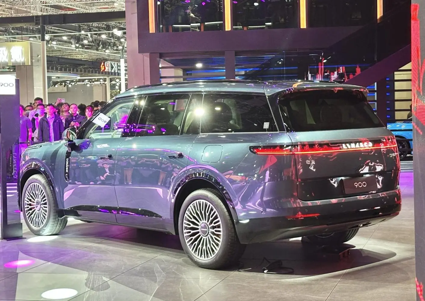 Lynk & Co 900-2