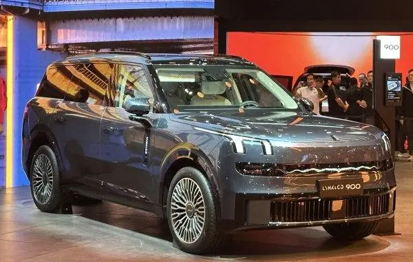 Lynk & Co 900