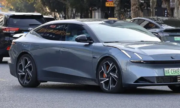 Lynk & Co Z10-4