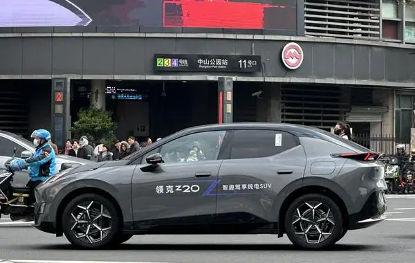 Lynk & Co Z20-6