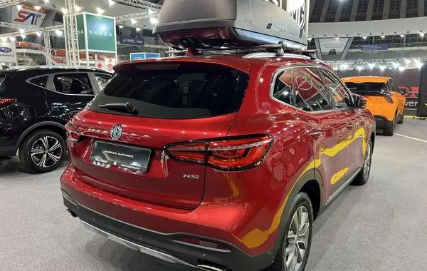 MG HS I-8
