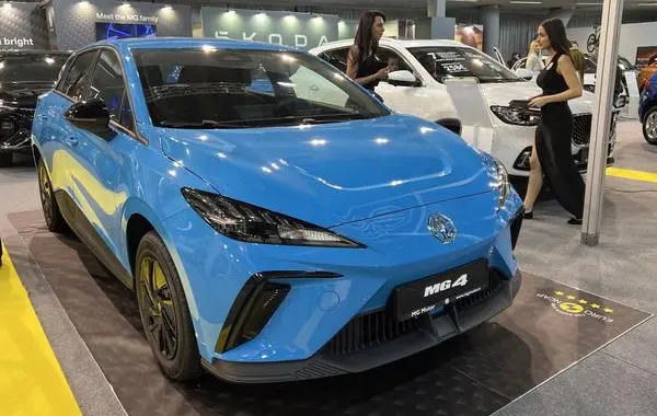 MG MG4 EV I-3