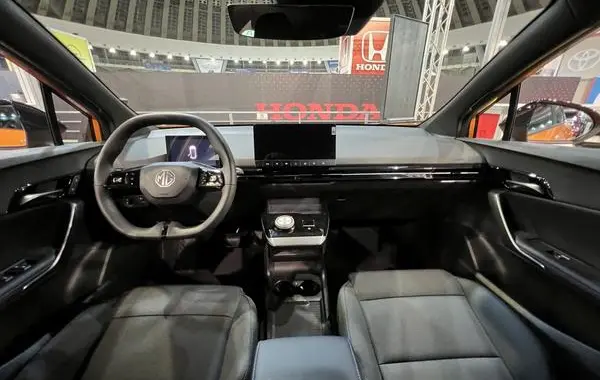 MG MG4 EV I-7