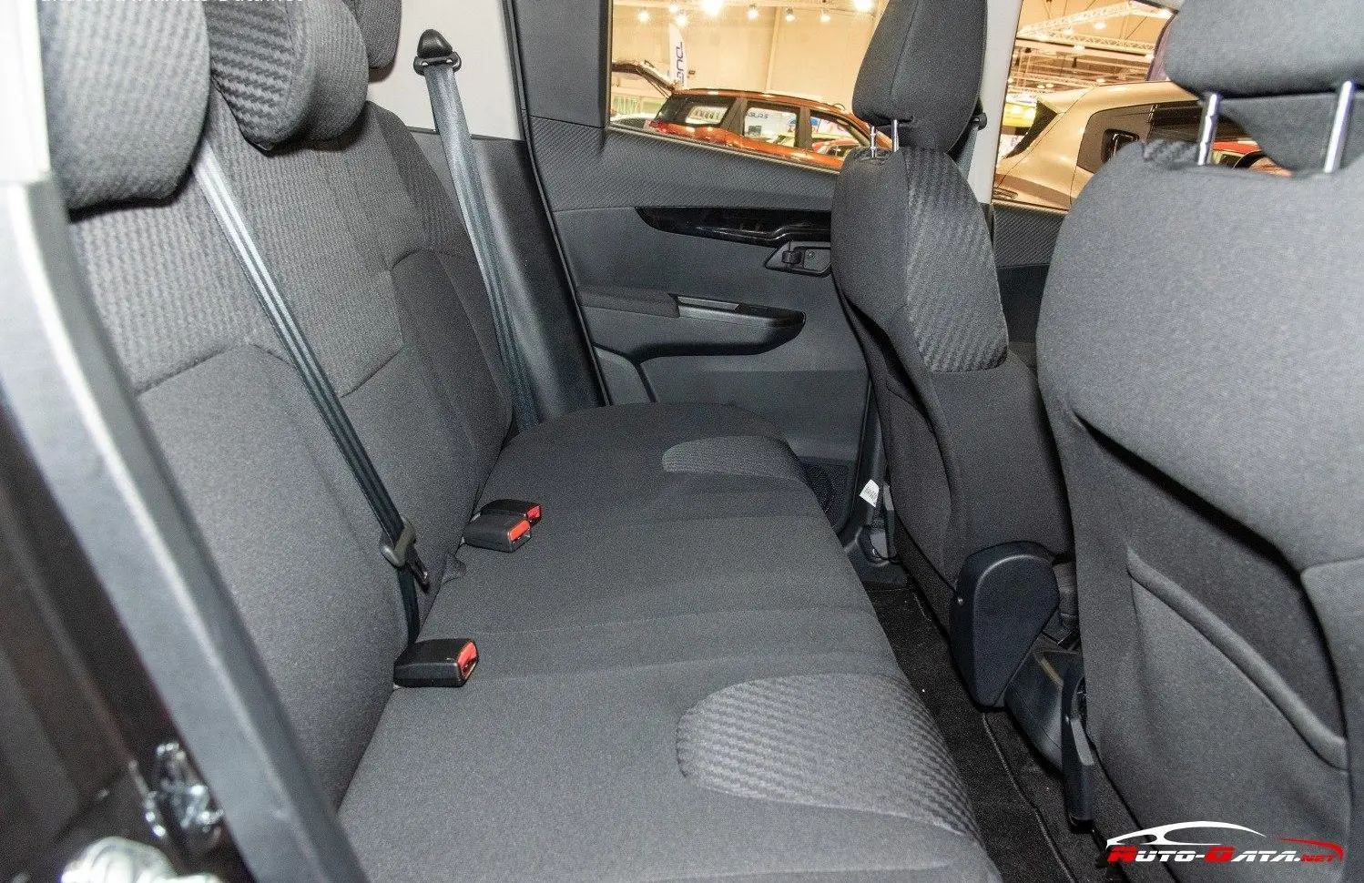 Mahindra KUV100 NXT (facelift 2017)-7