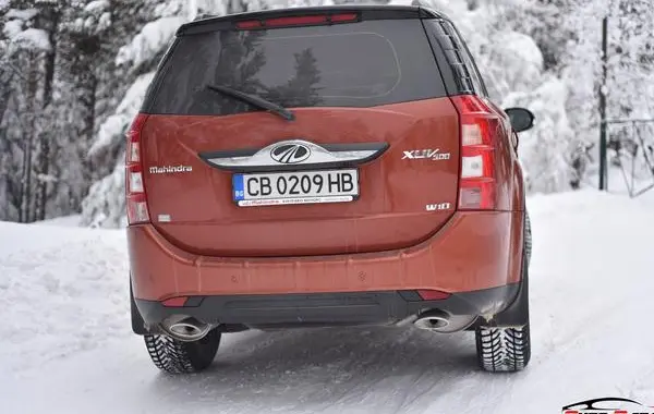 Mahindra XUV500 (facelift 2015)-12