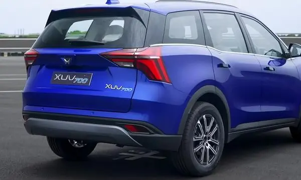 Mahindra XUV700-0