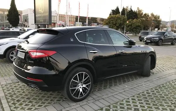 Maserati Levante-2