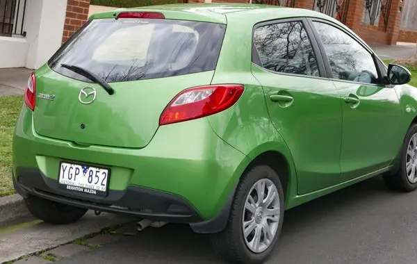 Mazda 2 II (DE, facelift 2010)-1