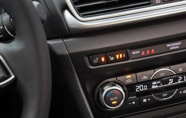 Mazda 3 III Sedan (BM, facelift 2017)-6