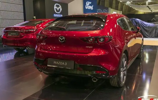 Mazda 3 IV Hatchback-3