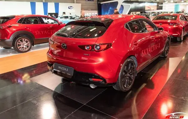 Mazda 3 IV Hatchback-6