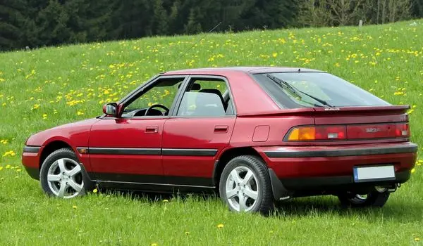 Mazda 323 F IV (BG)-1
