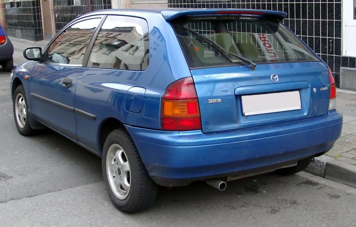Mazda 323 P V (BA)-0