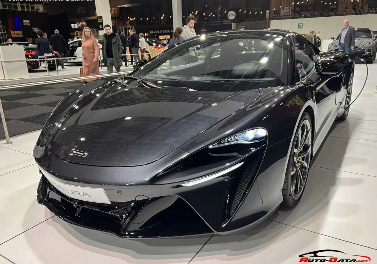 McLaren Artura-8