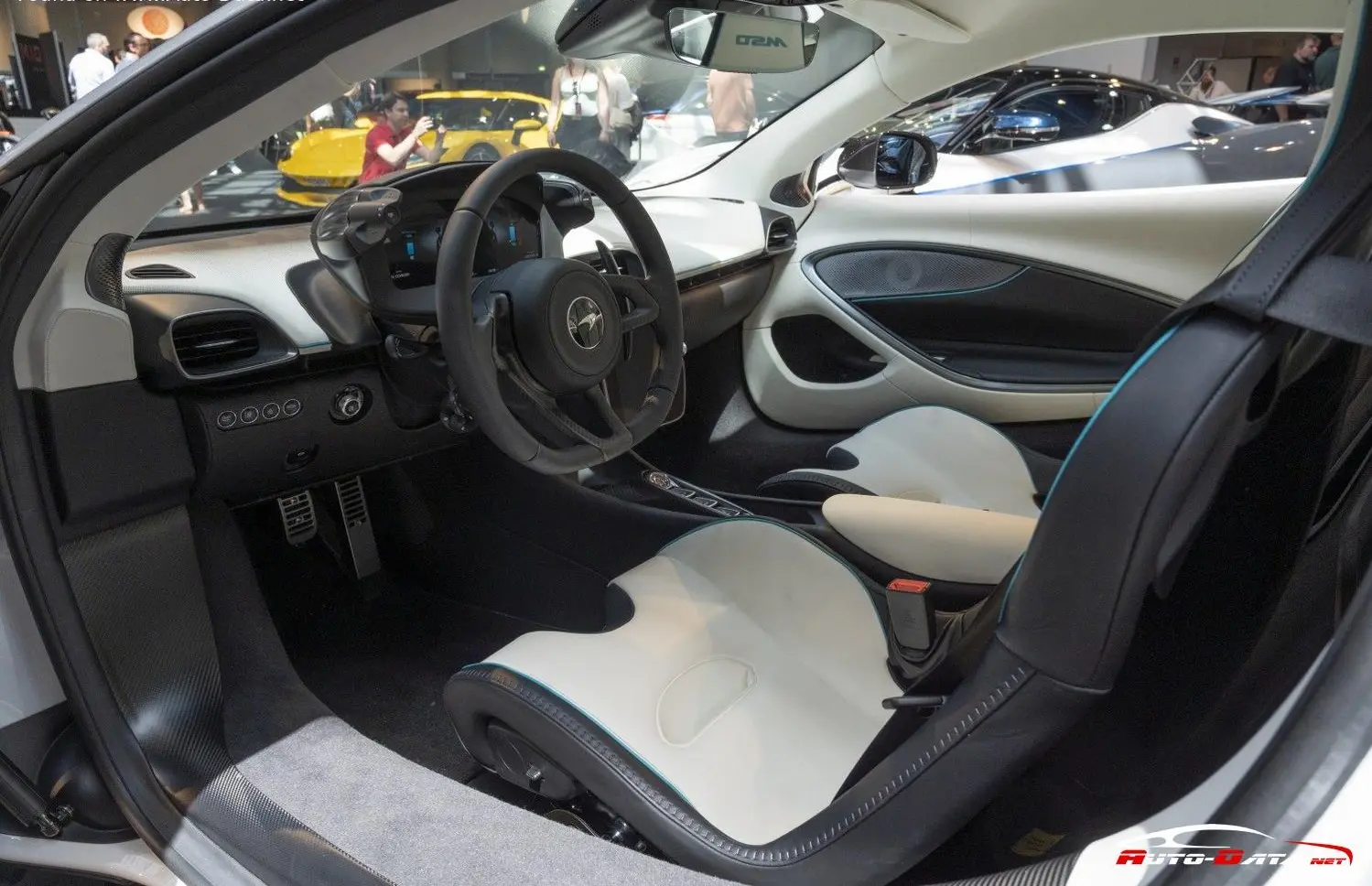 McLaren Artura-7