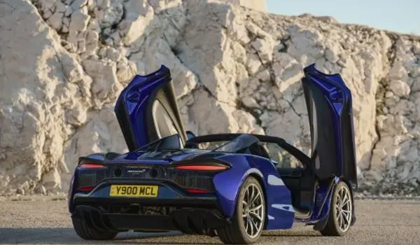 McLaren Artura Spider-3