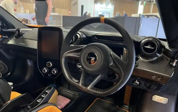 McLaren Senna-3