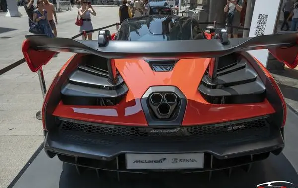 McLaren Senna-0