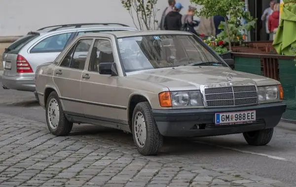 Mercedes-Benz 190 (W201)-0