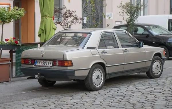 Mercedes-Benz 190 (W201)-1