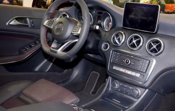 Mercedes-Benz A-Класс (W176, facelift 2015)-0