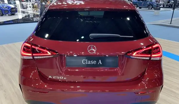 Mercedes-Benz A-Класс (W177)-1