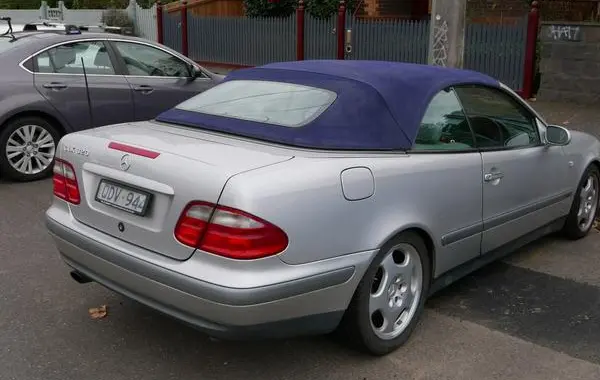 Mercedes-Benz CLK (A208)-2