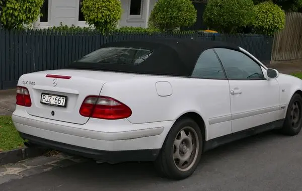 Mercedes-Benz CLK (A208)-1