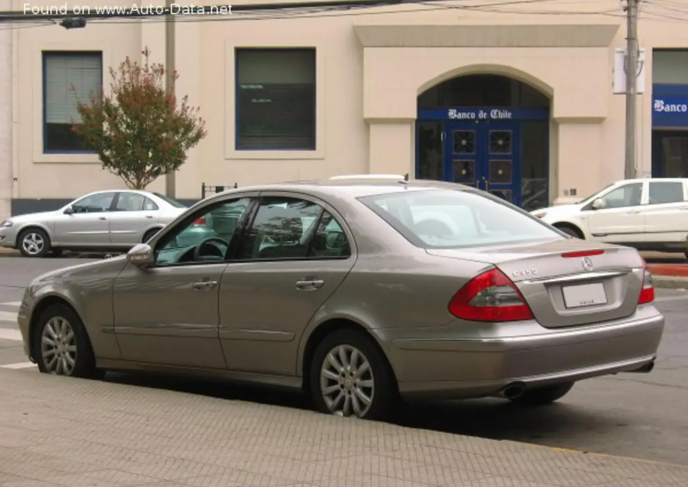 Mercedes-Benz E-Класс (W211, facelift 2006)-0