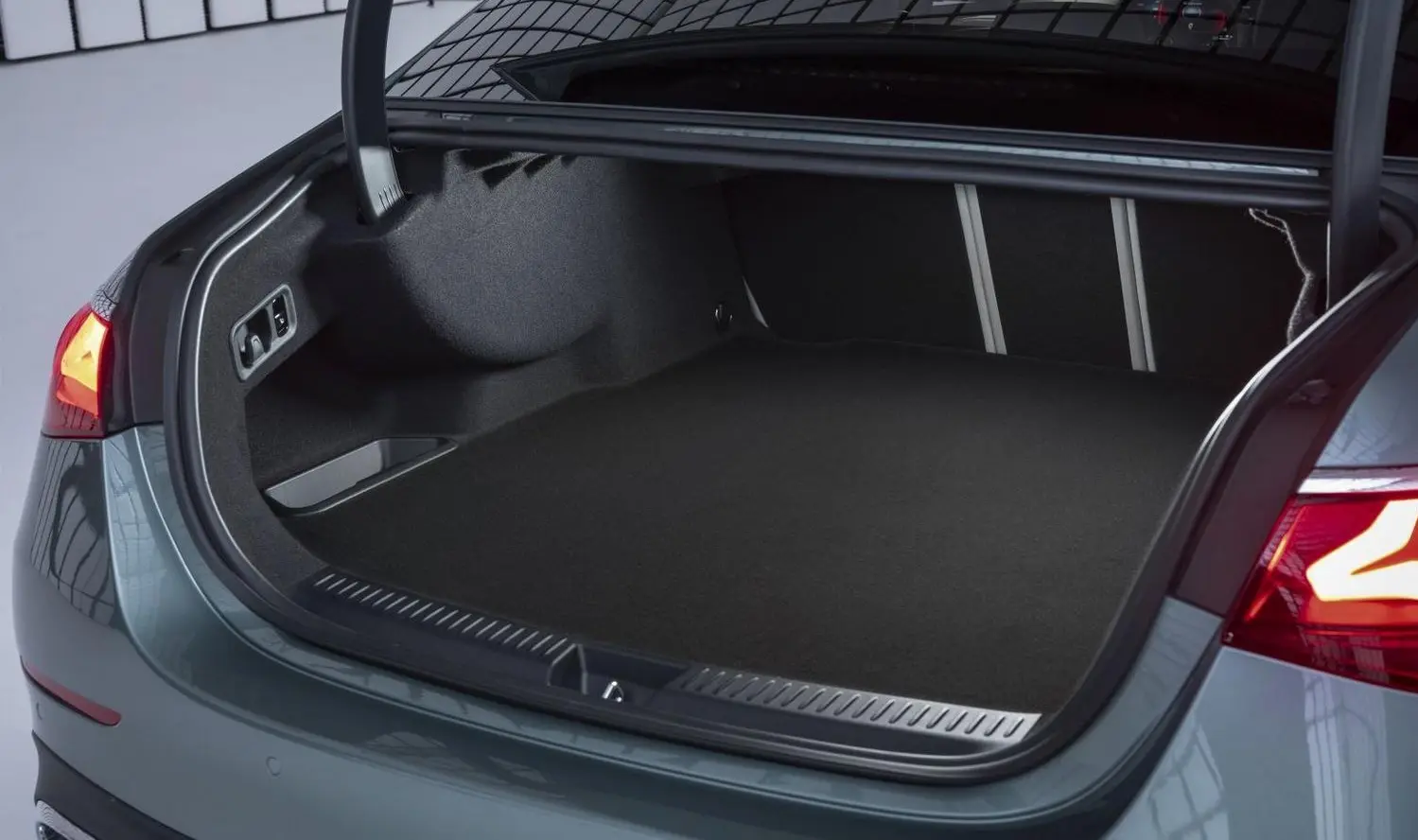 Mercedes-Benz E-Класс (W214)-3