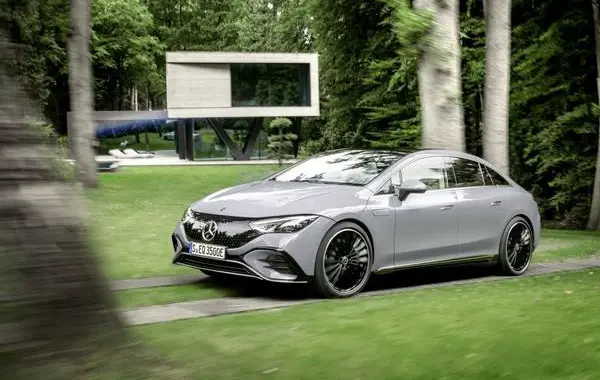 Mercedes-Benz EQE (V295)-1