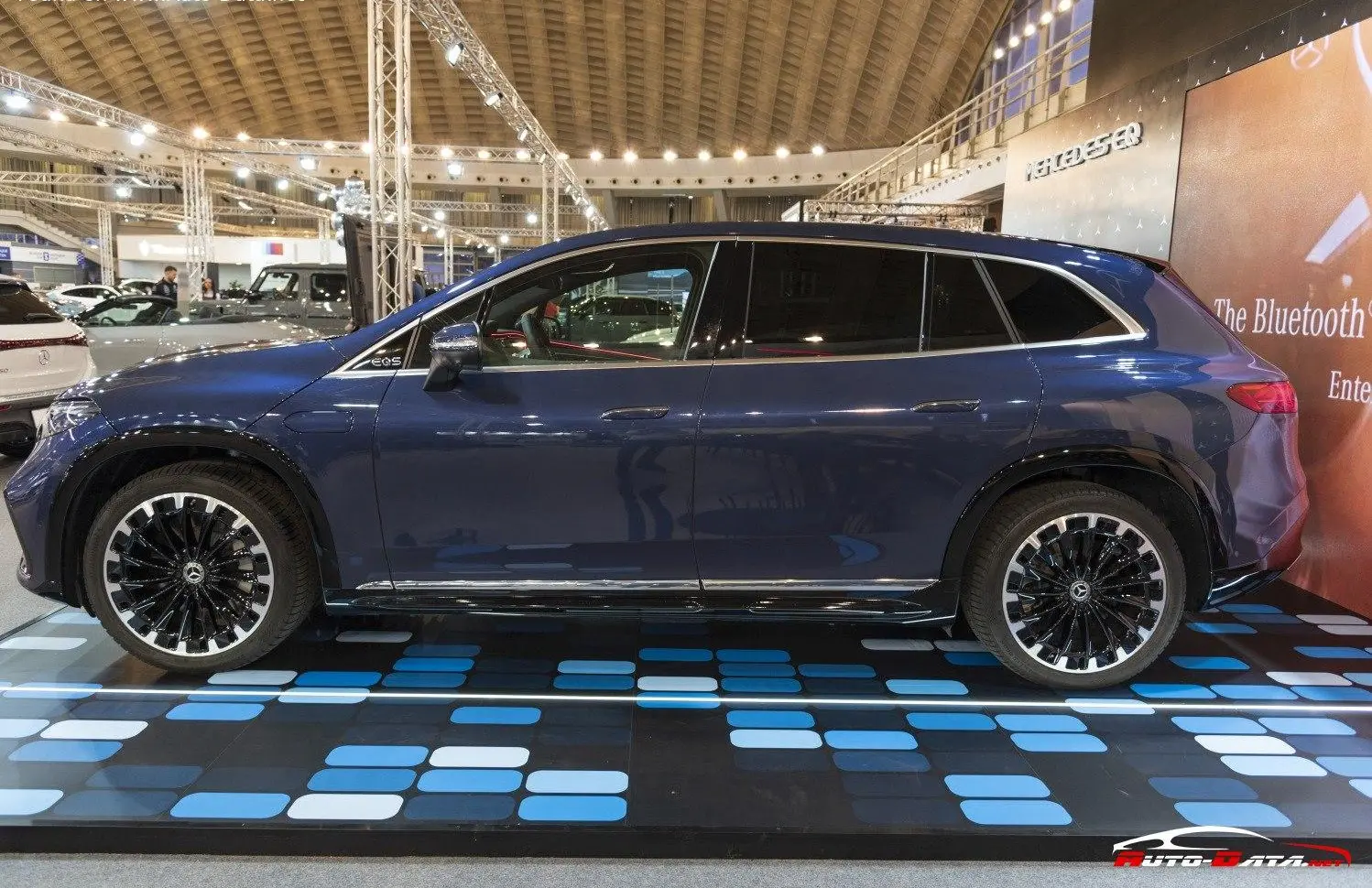 Mercedes-Benz EQS SUV (X296)-9
