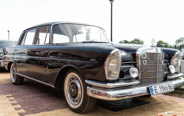 Mercedes-Benz Fintail (W111)-10