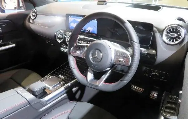 Mercedes-Benz GLA (H247)-4
