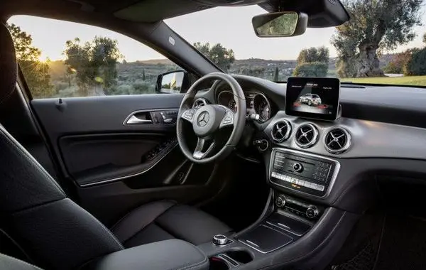 Mercedes-Benz GLA (X156, facelift 2017)-7