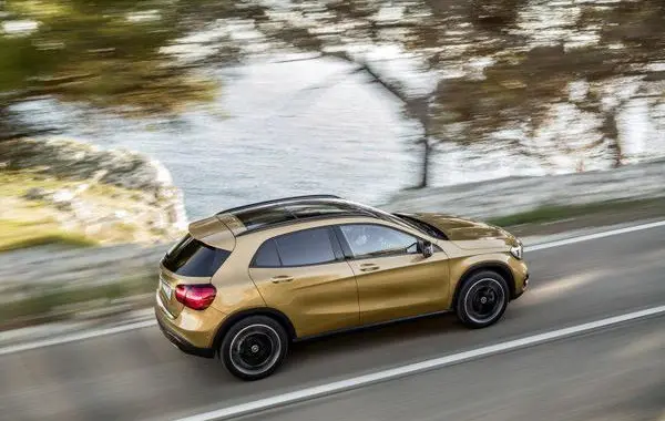 Mercedes-Benz GLA (X156, facelift 2017)-1