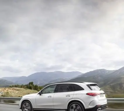 Mercedes-Benz GLC SUV (X254)-8