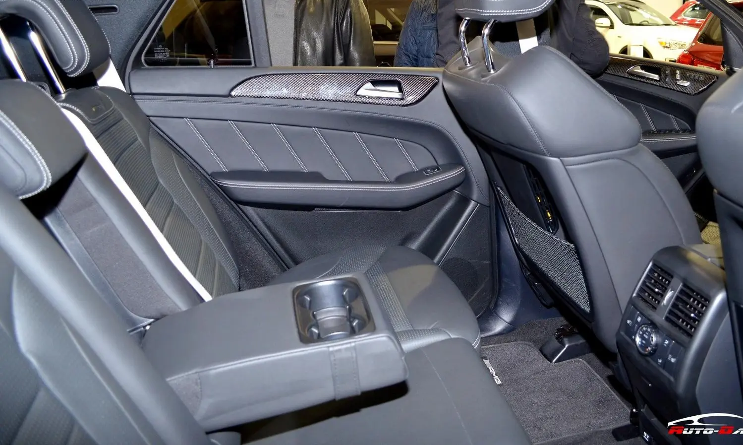 Mercedes-Benz GLE SUV (W166)-1