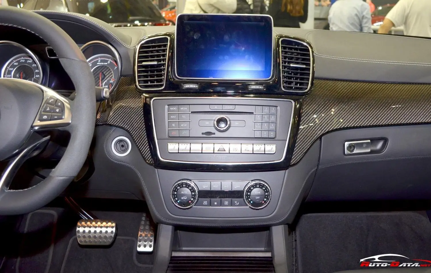 Mercedes-Benz GLE SUV (W166)-7