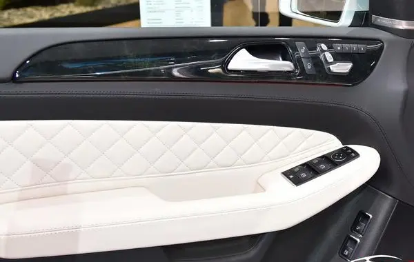 Mercedes-Benz GLE SUV (W166)-2
