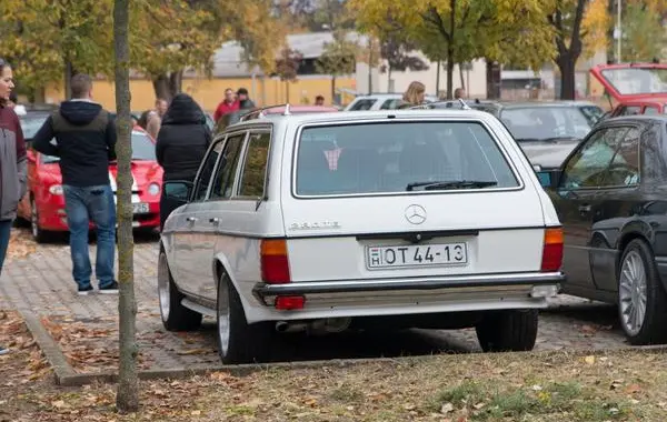 Mercedes-Benz S123-0